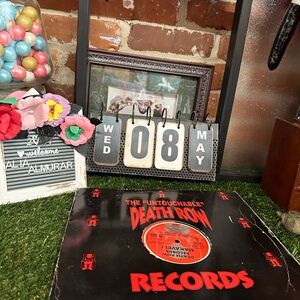 2Pac - California Love (1995) Death Row
Records 12" single vinyl.Singed: HomerD